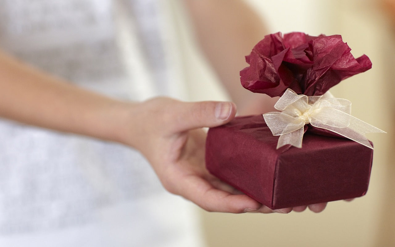 Cadeaux personnalisés, insolites ou utiles : bien choisir selon l’occasion